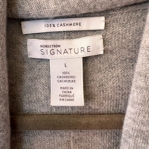 Like new 100 % cashmere sweater.